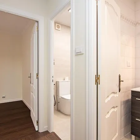 Comfortable And Spacious In Apartament