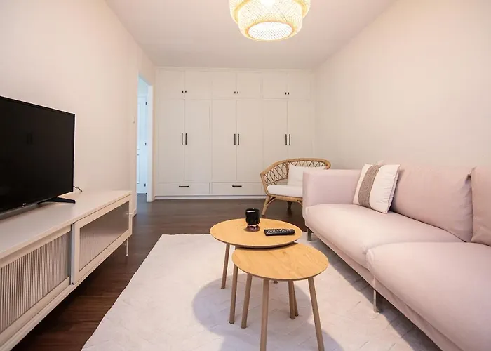Comfortable And Spacious In Apartament